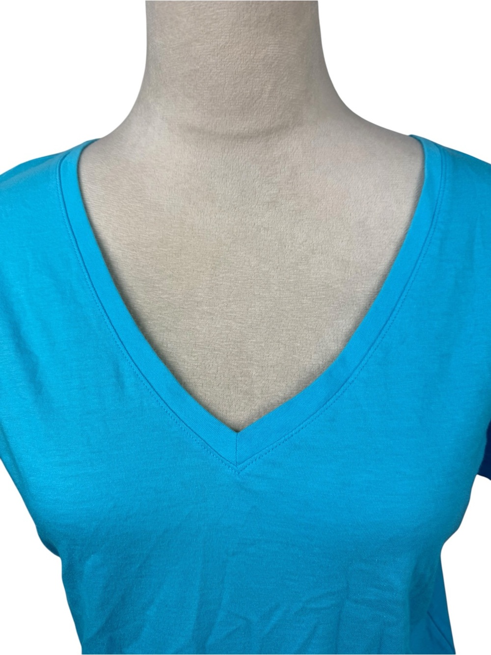 Lilly Pulitzer Short Sleeve V-Neck Tee in Turquoise size medium - Picture 6 of 9